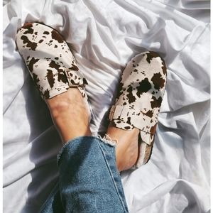 🚨//The Berkeley// Cow print slides